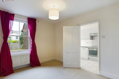 2 bedroom terraced house to rent, Reigate RH2