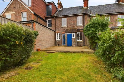 2 bedroom terraced house to rent, Reigate RH2