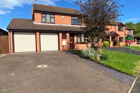 4 bedroom detached house to rent, Redruth Close, Warwickshire CV11