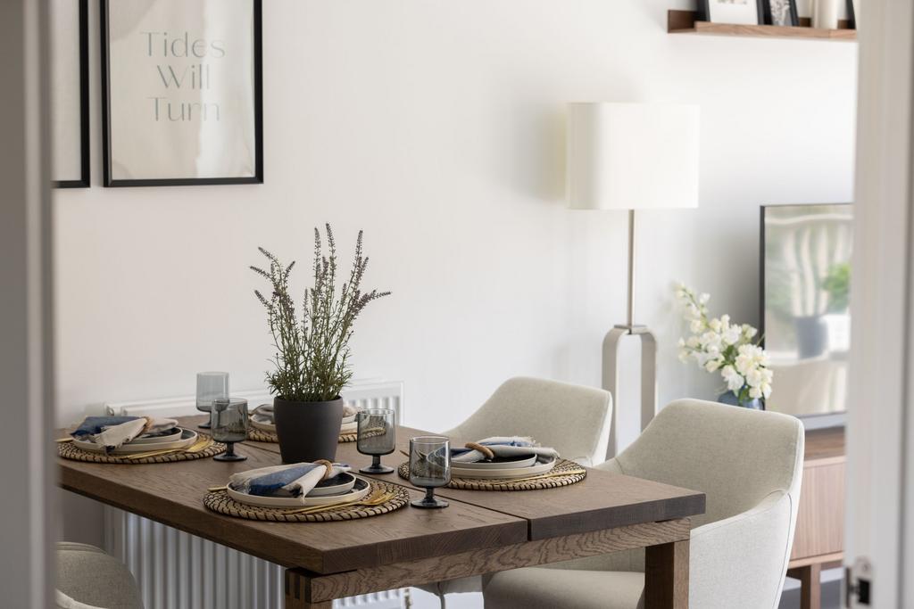 Show apartment living/dining