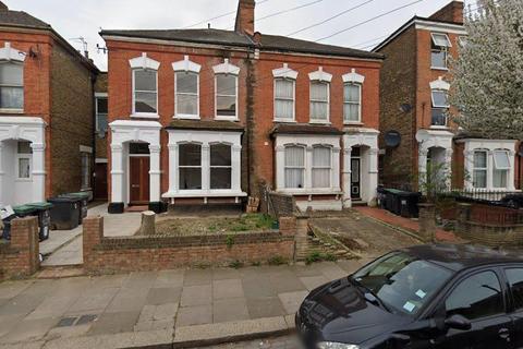 4 bedroom house to rent, Pembury Road, London