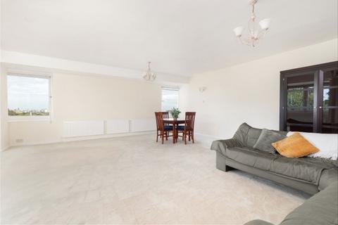 2 bedroom flat to rent, Somerset Road, Wimbledon