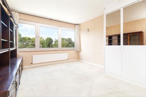 2 bedroom flat to rent, Somerset Road, Wimbledon