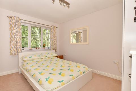 3 bedroom terraced house for sale, Finch Close, Faversham, Kent