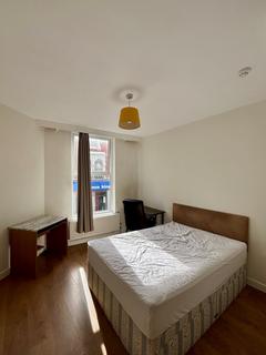 2 bedroom flat to rent, Commercial Road, Triangle