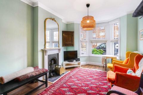 4 bedroom end of terrace house for sale, Chale Road, London, SW2