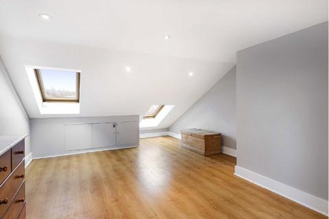 4 bedroom end of terrace house for sale, Chale Road, London, SW2