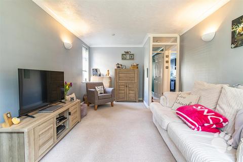 1 bedroom flat for sale, Canon Court, Basildon SS13