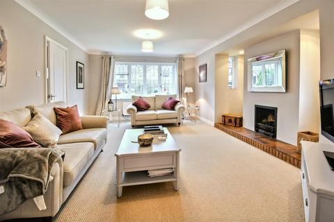 4 bedroom detached house for sale, Strachey Avenue, Leamington Spa