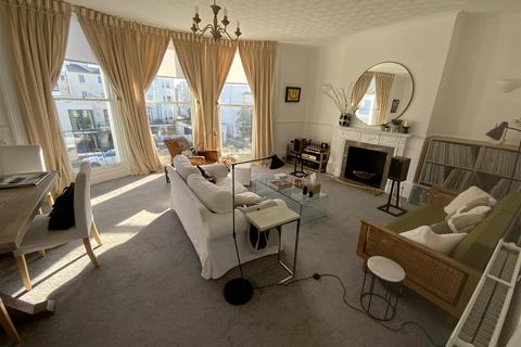 2 bedroom flat to rent, Medina Villas, Hove