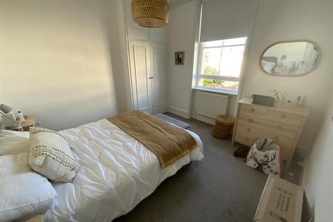 2 bedroom flat to rent, Medina Villas, Hove