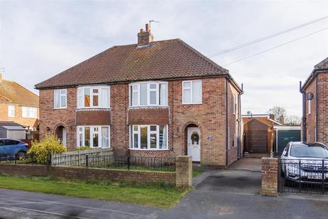 3 bedroom semi-detached house to rent, Broome Close, Huntington