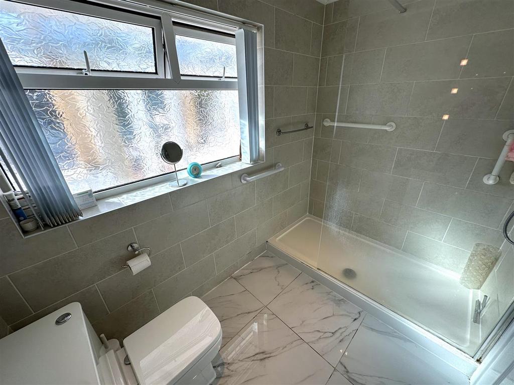 Contemporary Shower Room 650