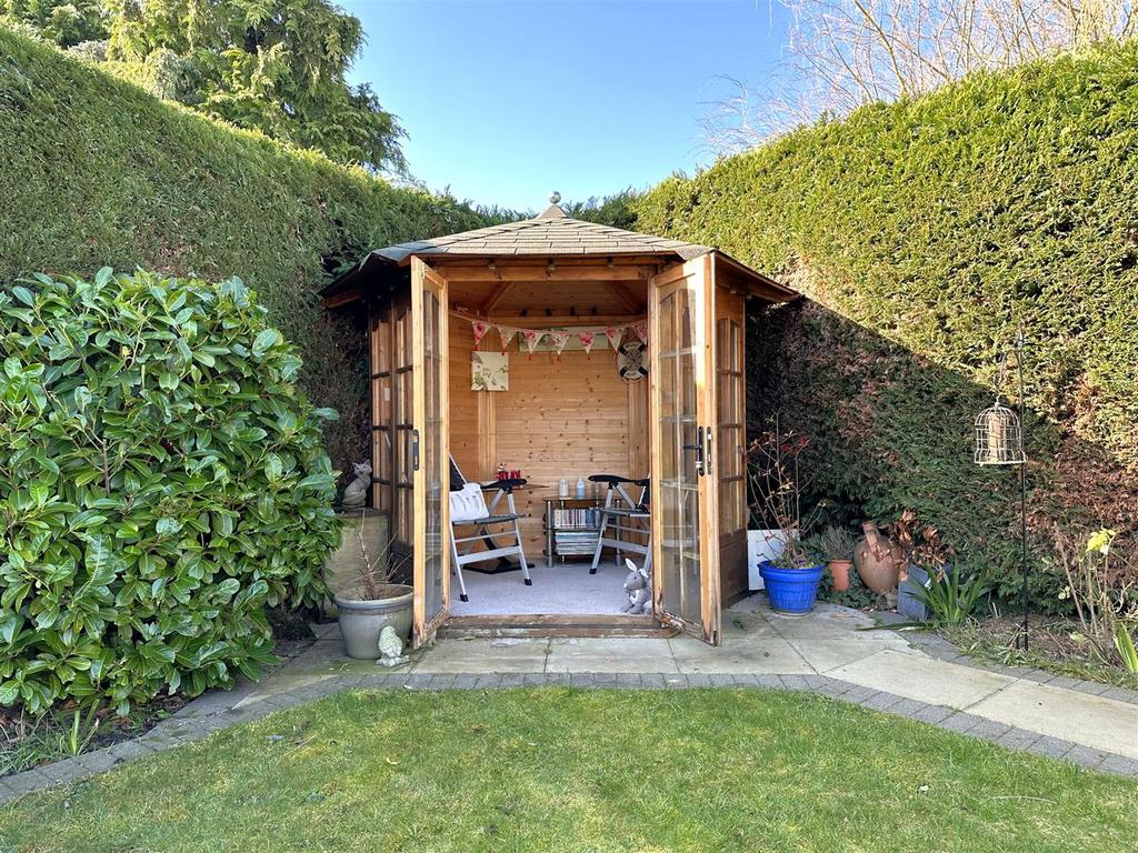 Lovely Summer House 567