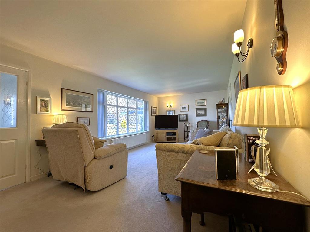 Generous Living Room 595