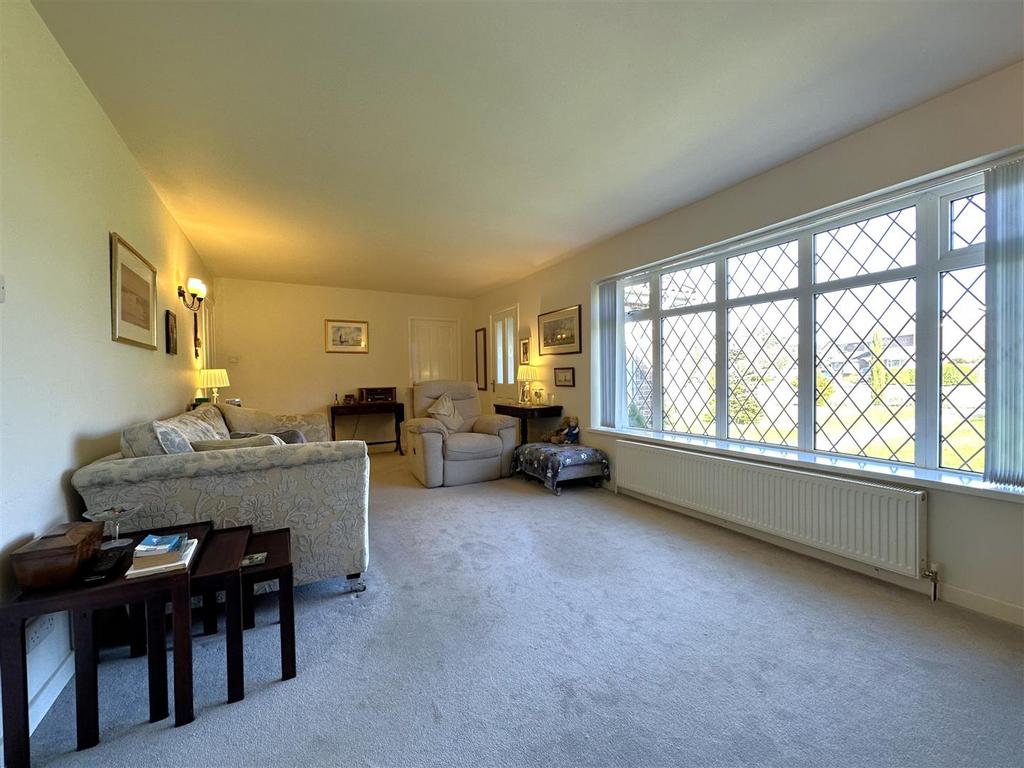 Large Living Room 585