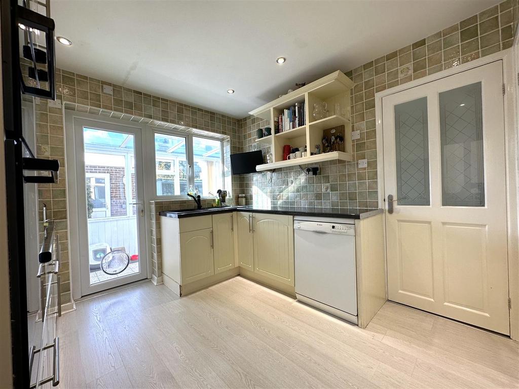 Kitchen Into Conservatory 627