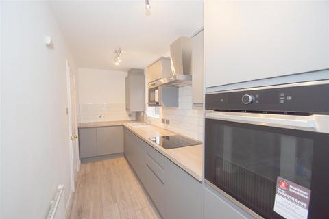 2 bedroom flat to rent, Wentworth Court, Nursery Lane, Leeds