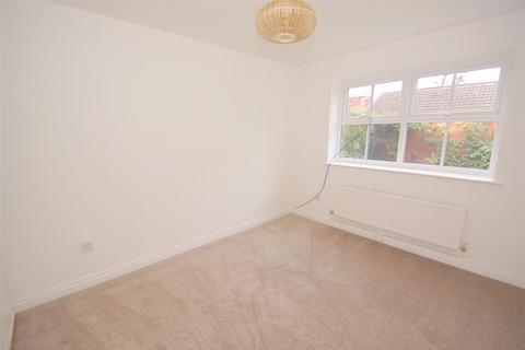 2 bedroom flat to rent, Wentworth Court, Nursery Lane, Leeds