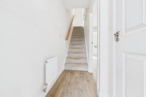 16 Airedale Drive, Brough, HU15 1US