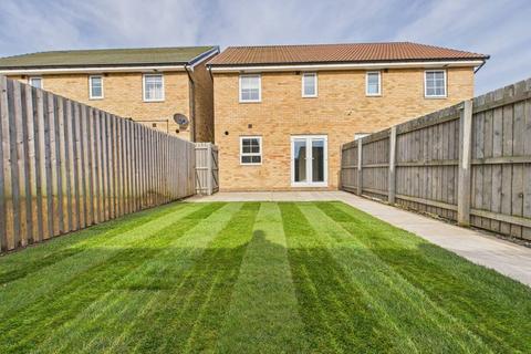 3 bedroom semi-detached house for sale, Airedale Drive, Brough, HU15