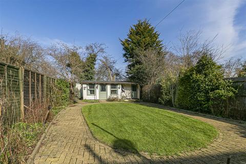 4 bedroom semi-detached house for sale, Shirley Avenue, Sutton