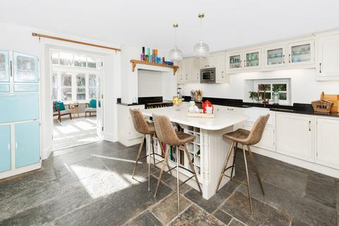 4 bedroom detached house for sale, High Street, North Wootton