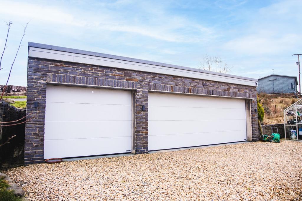 Triple Garage