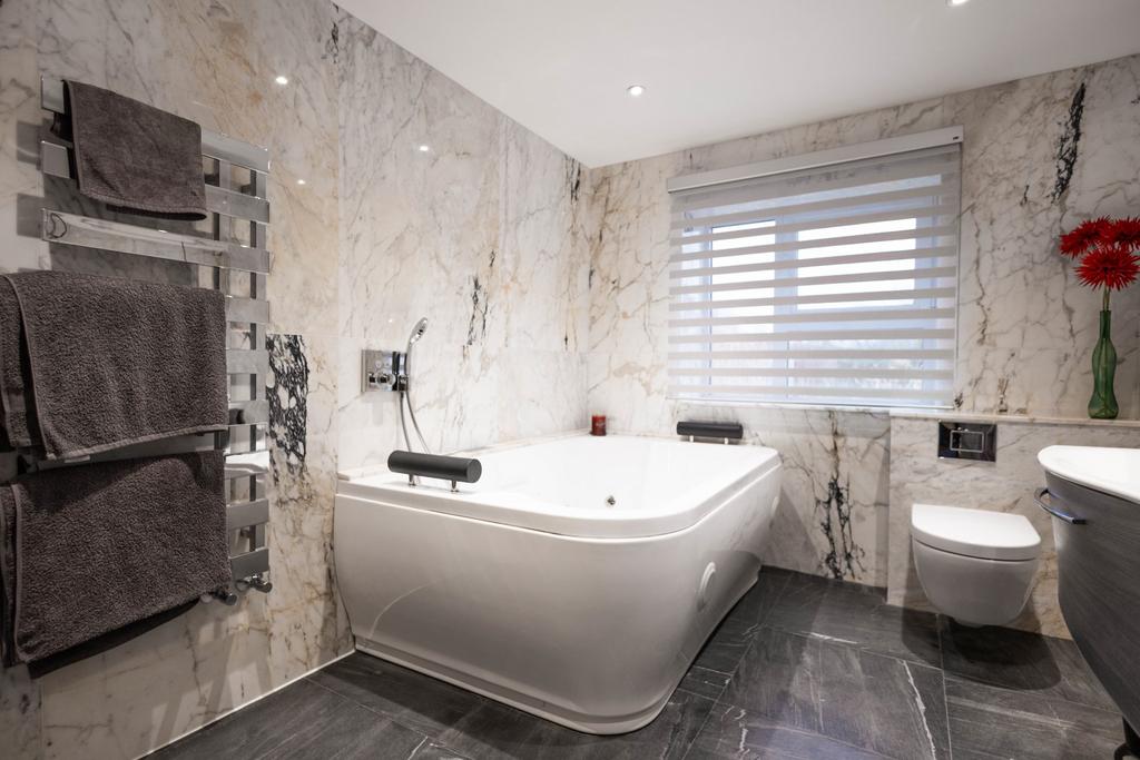 En Suite  1