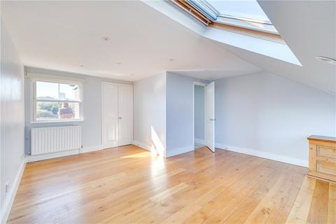 4 bedroom terraced house to rent, Pulborough Road, London, SW18