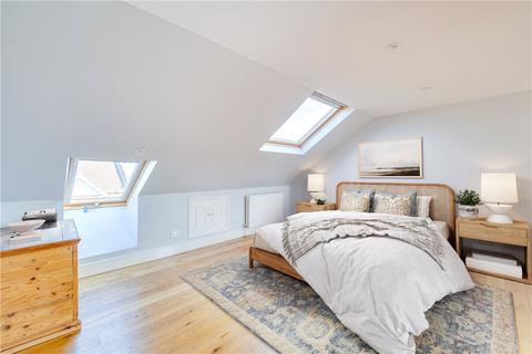 4 bedroom terraced house to rent, Pulborough Road, London, SW18