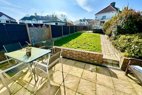 4 bedroom terraced house for sale, Summit Close, London NW9