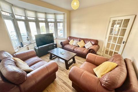 4 bedroom terraced house for sale, Summit Close, London NW9