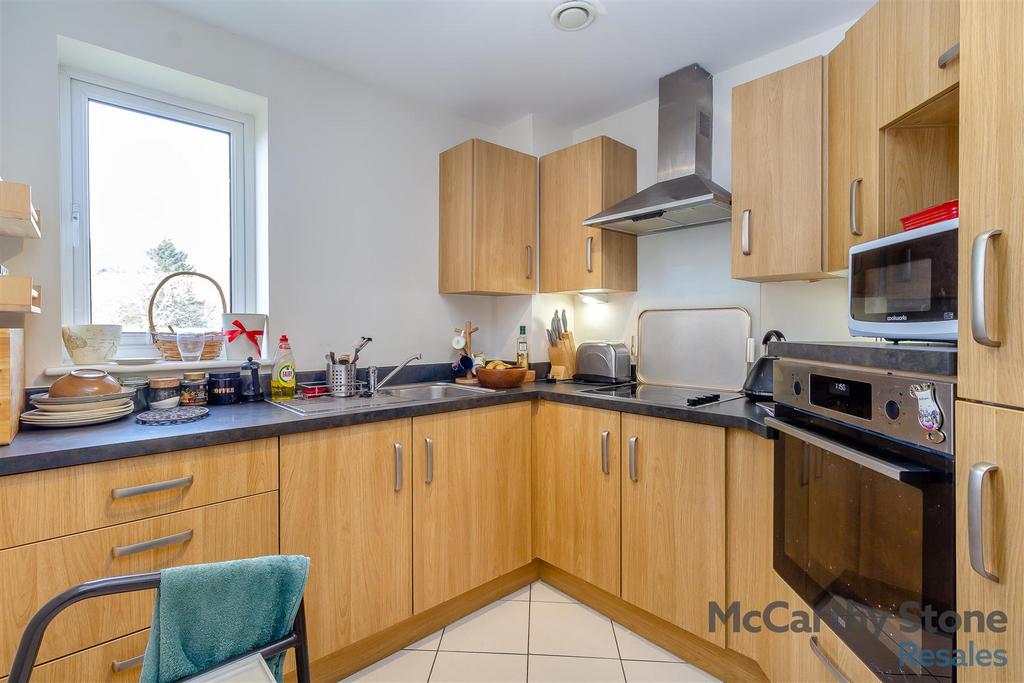 8637322-interior01.jpg