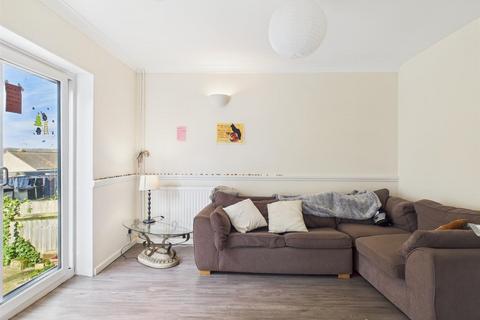 4 bedroom semi-detached house to rent, Staplefield Drive, Brighton