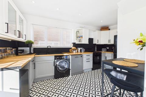 10 Ambleside Drive, Worcester, WR4 9DH