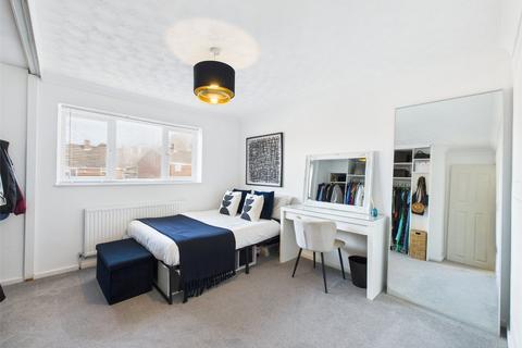 10 Ambleside Drive, Worcester, WR4 9DH