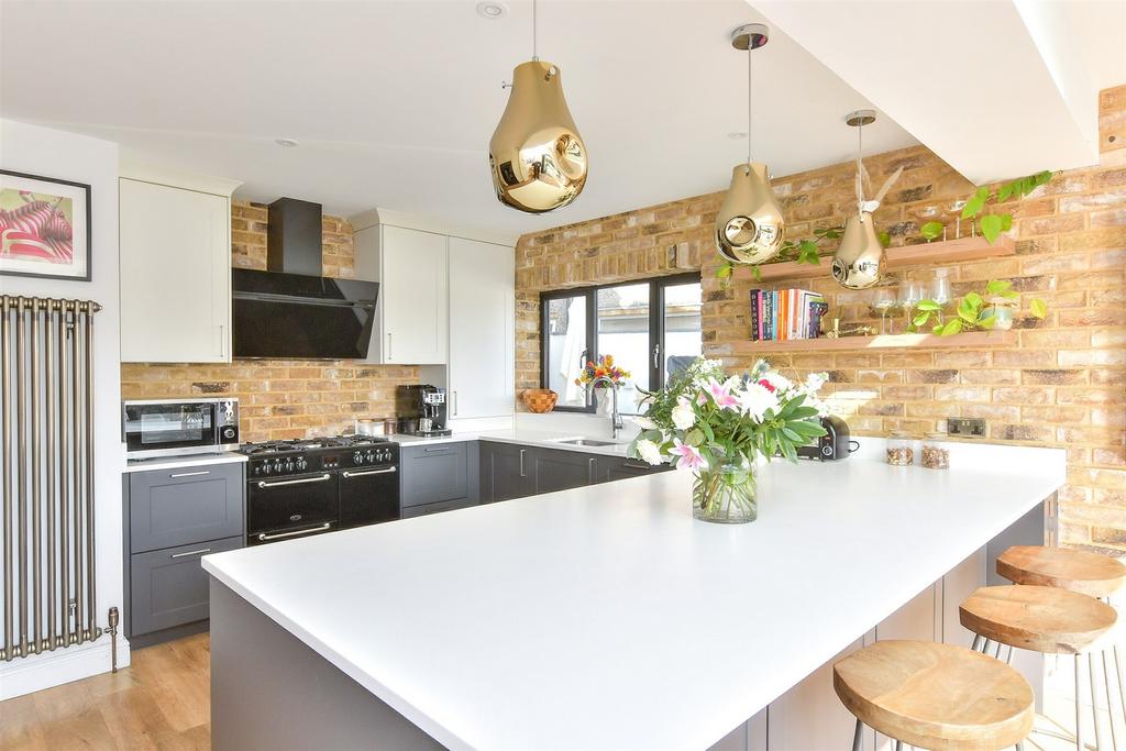 Kitchen/ Breakfast Room