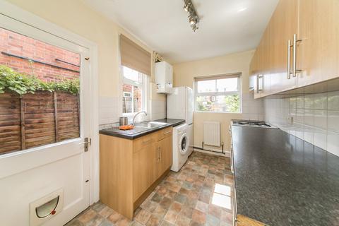 2 bedroom terraced house to rent, Cromwell Road, Caversham, Reading, RG4