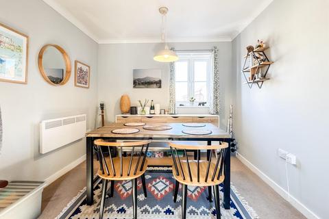 45 Dickinsons Fields, Bristol, BS3 5BG