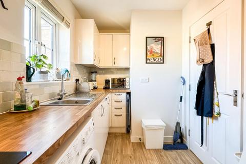 45 Dickinsons Fields, Bristol, BS3 5BG