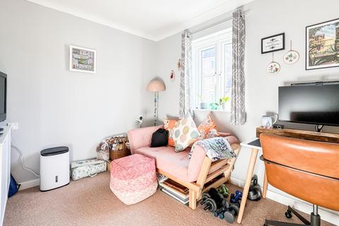 45 Dickinsons Fields, Bristol, BS3 5BG