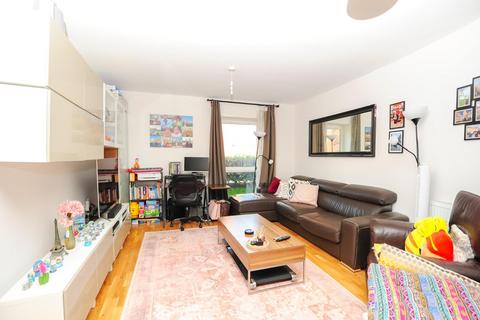 3 bedroom flat for sale, Arla Place, South Ruislip HA4