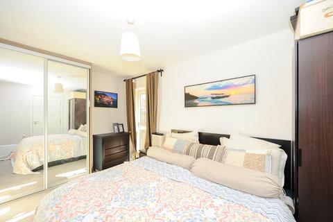 3 bedroom flat for sale, Arla Place, South Ruislip HA4