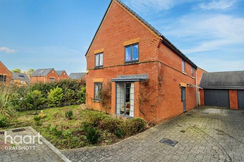 4 bedroom detached house for sale, Nightjar Road, Bordon