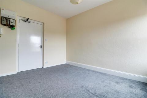 Studio to rent, Samuel Street, Bloxwich, Walsall