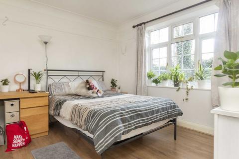 3 bedroom flat to rent, Knights Park, Kingston Upon Thames KT1