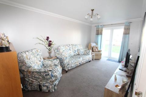 2 bedroom flat for sale, Hart Road, Thundersley