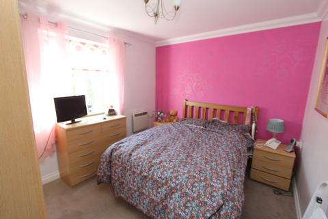 2 bedroom flat for sale, Hart Road, Thundersley