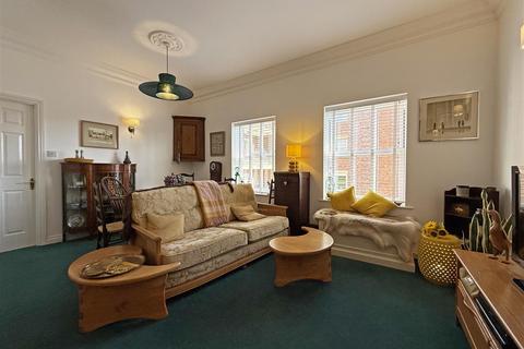 2 bedroom apartment for sale, Sandringham Court, Porthill, Shrewsbury